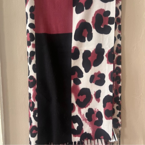 🏷️ 🎉totw • abstract leopard print fringe scarf - Picture 5 of 13